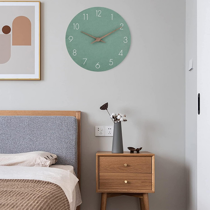 Drewniany zegar ścienny o minimalistycznym stylu i elegancji 1