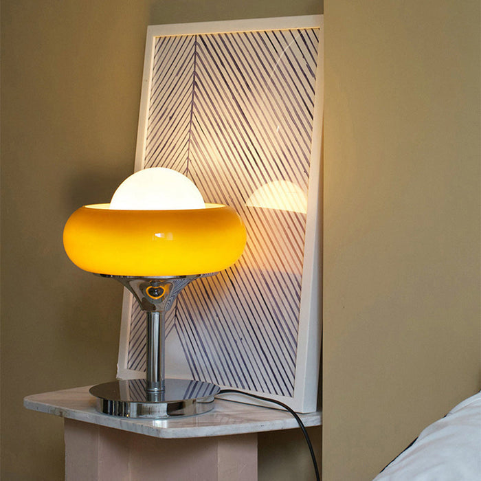 Żółta Szklana Lampa Stołowa Bauhaus z Minimalistyczną Podstawą – Lampy Stołowe do Salonów i Wnętrz 2
